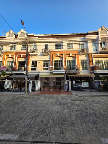 3-bed townhouse for rent, 160 sqm, 21.5 sq wah, Plus City Park Ekamai - Ramintra