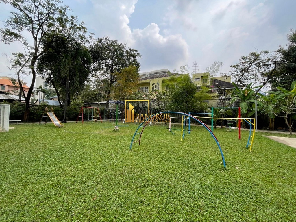 รูป Spacious 3 Bedroom Apartment For Rent in Phrom Phong Area - BR21180AP - รูปที่ 37/42