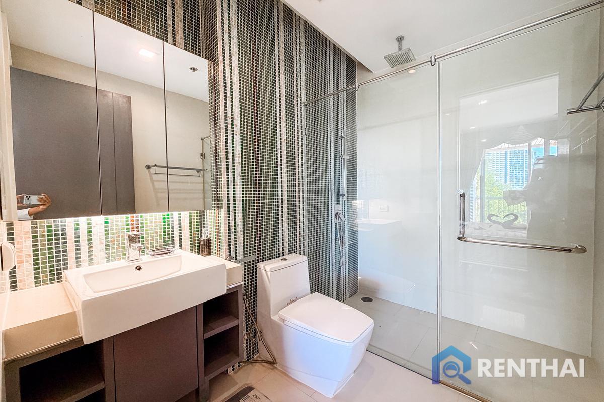 picture Beachfront Condo in Wongamat with Private Beach Access for Sale - 12/25