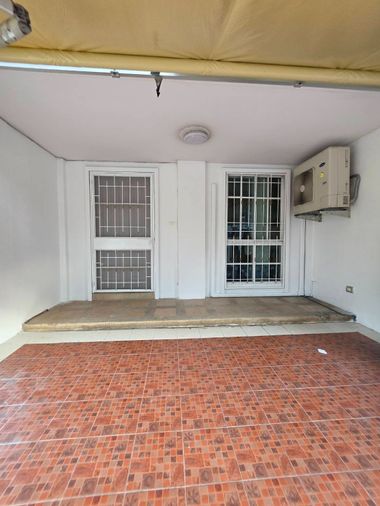 3-bed townhouse for rent, 160 sqm, 21.5 sq wah, Plus City Park Ekamai - Ramintra