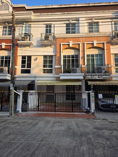 3-bed townhouse for rent, 160 sqm, 21.5 sq wah, Plus City Park Ekamai - Ramintra