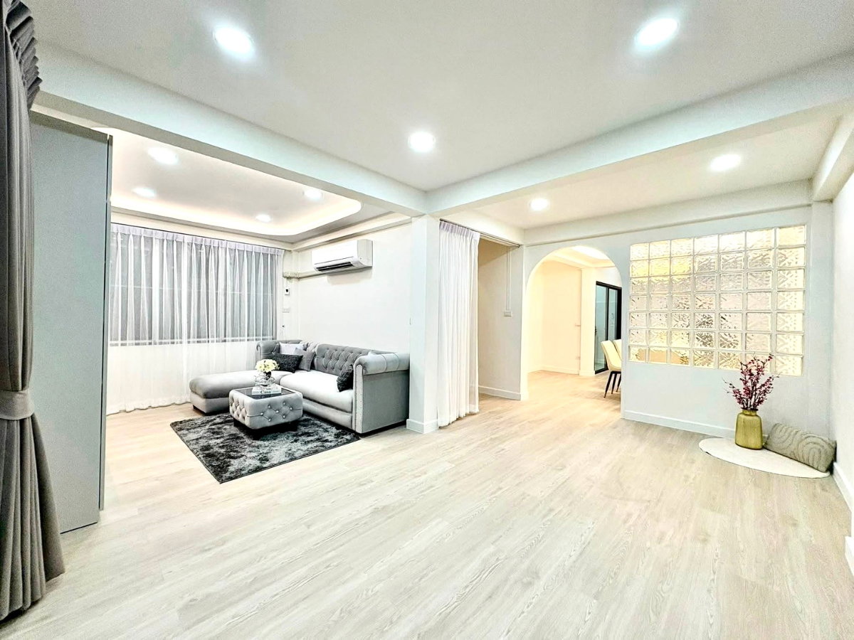 รูป 🐶🐱Pet-friendly HK0677♛บ้านเดี่ยว ให้เช่า 4 ห้องนอน⚝รัชดา-สุทธิสาร♜MRT สุทธิสาร∞099-5919653,065-9423251▚Line@sureresidence - รูปที่ 3/10