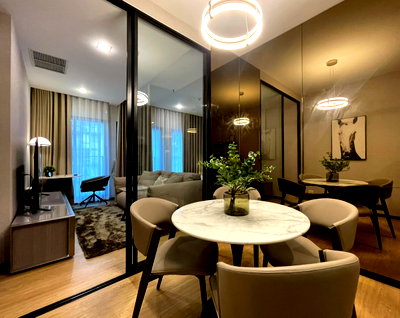 ขายคอนโด : Stunning Clear Pool View & Brand New Furnished at Noble Ploenchit – 13.5 MB