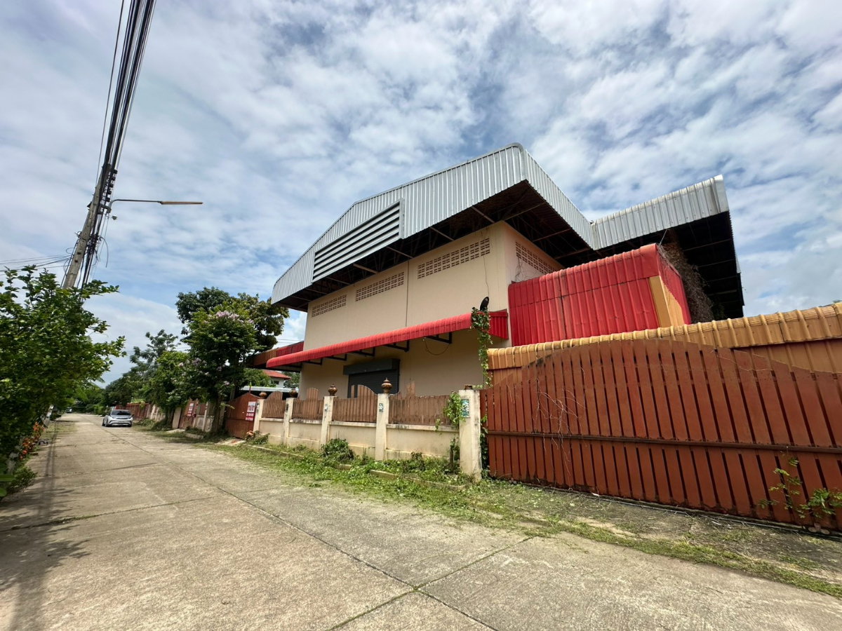 รูป ขายโกดัง 2 ชั้น พร้อมบ้าน ที่ดิน 279 ตร.ว. ทำเลหนองควาย หางดง เชียงใหม่ T. 063-6649056 - รูปที่ 2/2