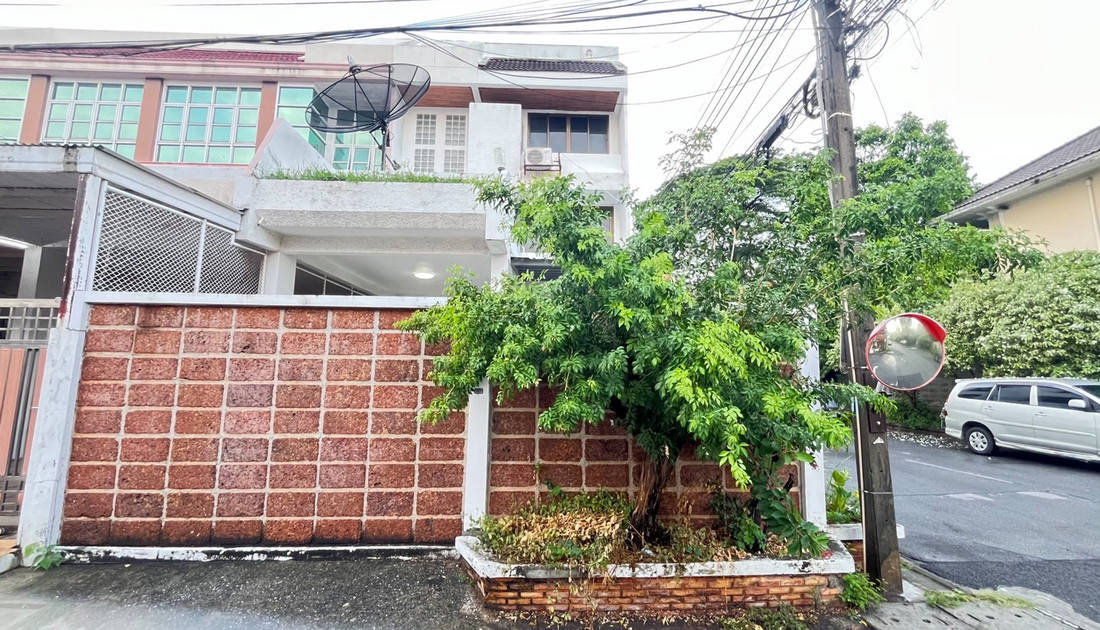 รูป Call : 063-296-5696 หมู่บ้านพรไพลิน ซอยลาดพร้าว 35/1 เขตจตุจักร ทาวน์เฮ้าส์แปลงมุม 3 ชั้น 36 ตารางวา 3 นอน 3 น้ำ เพียง 3 นาทีถึง MRT สถานีภาวนา - รูปที่ 2/14