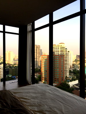 ขายคอนโด : High-Floor Ultra-Luxury: 2BR at Vittorio 39 – 55MB