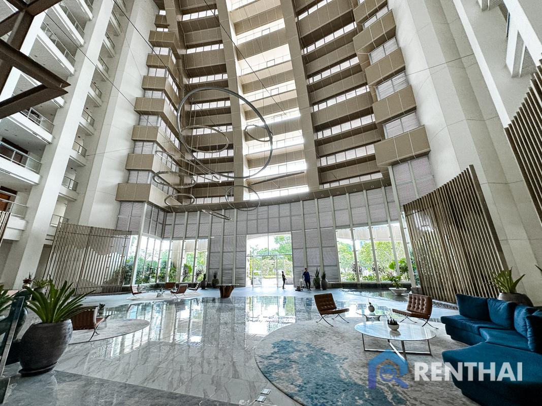 picture Beachfront Condo in Wongamat with Private Beach Access for Sale - 23/25