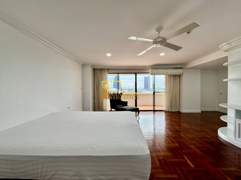 picture Impressive 3 Bed Apartment in Phrom Phong Area - BR21182AP - 18/55