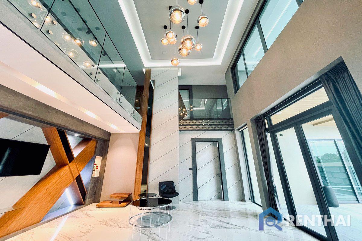 รูป บ้านที่ผสานการออกแบบอันหรูหรา พื้นที่ใช้สอยขนาดใหญ่ และความสะดวกสบายในการอยู่อาศัยไ - รูปที่ 23/25