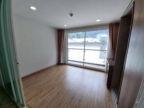 10,000 baht/month 1/1 bed Lecrique sukhumvit64/2 BTS Punnawiti