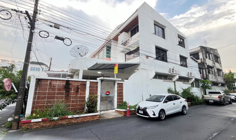 Call : 063-296-5696 Phon Phailin Village, Townhouse corner unit 3 stories 36 sq.wa 3 Beds 3 Baths