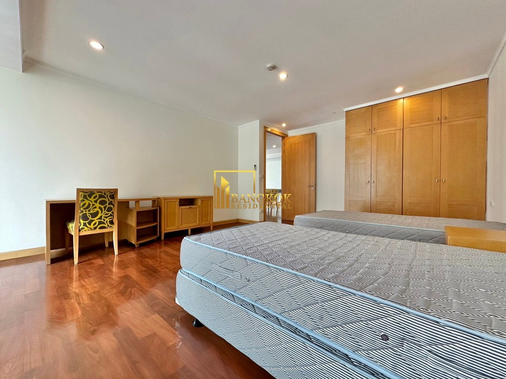 รูป Very Spacious 4 Bedroom Apartment With Private Terrace - BR0346AP - รูปที่ 26/56