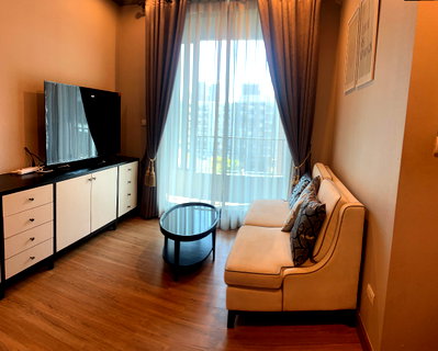 ขายคอนโด : Rare Find near Siam: Two Adjacent 1BR Units at The Reserve Kasemsan 3 (Option to Combine) – 7.6 MB Each