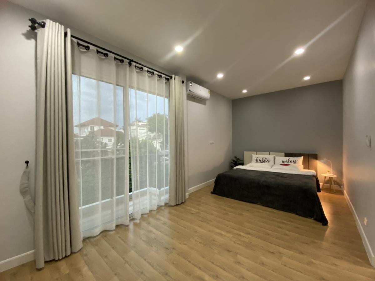 รูป 🏡✨ ให้เช่าบ้านเดี่ยว 2 ชั้น ตกแต่งใหม่ พร้อมเข้าอยู่ | รัชดาภิเษก | เดินทางสะดวก เชื่อมต่อหลายเส้นทาง 🌿 - รูปที่ 2/11