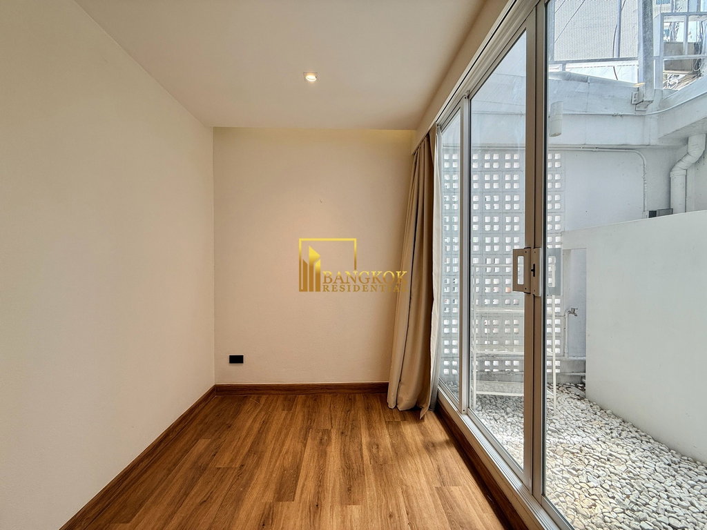 รูป Stunning 5 Bedroom Townhouse For Rent in Ekkamai Area - BR8804TH - รูปที่ 13/47