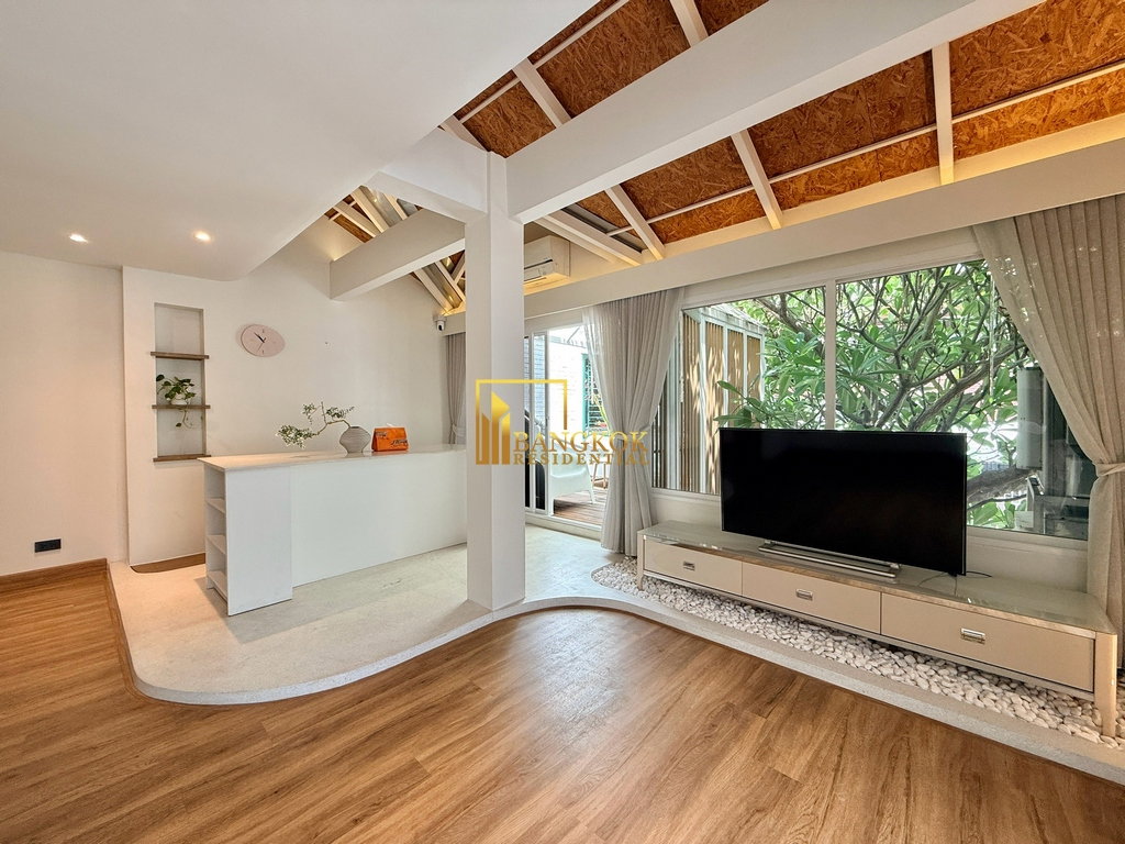 รูป Stunning 5 Bedroom Townhouse For Rent in Ekkamai Area - BR8804TH - รูปที่ 23/47