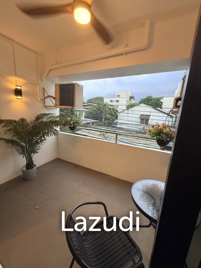รูป 60 sqm modern condo with balcony at Centurion Park Phaya Thai - รูปที่ 18/19