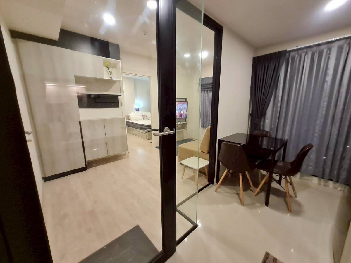 รูป ให้เช่า Escent ville condo เอสเซ็นท์ วิลล์ ติดเซ็นทรัลเฟส วิวสระว่ายน้ำ และสวน ว่าง 17 ส.ค. 69 - รูปที่ 2/10