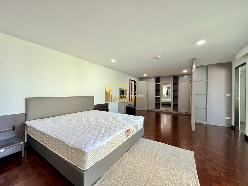 รูป Spacious 3 Bedroom Apartment For Rent in Phrom Phong Area - BR21180AP - รูปที่ 13/42