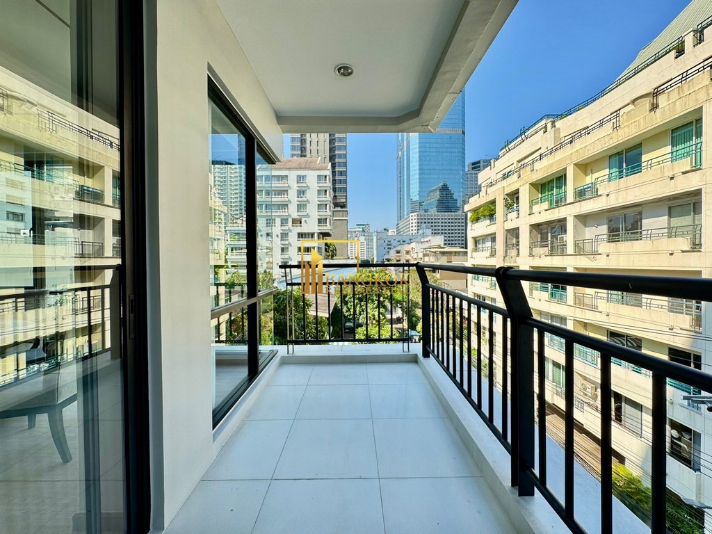 รูป Beautiful 4 Bedroom Luxury Apartment in Sathorn CBD Area - BR0608AP - รูปที่ 3/46