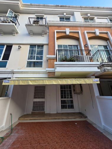 3-bed townhouse for rent, 160 sqm, 21.5 sq wah, Plus City Park Ekamai - Ramintra