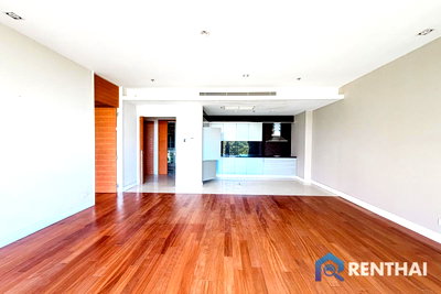 Condos for sale : Discover luxury beachfront living in one of Pattaya’s most prestigious neighborhoods.
