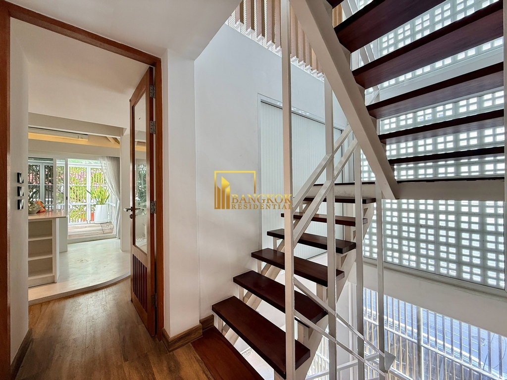 รูป Stunning 5 Bedroom Townhouse For Rent in Ekkamai Area - BR8804TH - รูปที่ 20/47