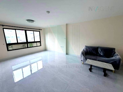 ขายคอนโด : ขายคอนโด ลุมพินี เพลส นราธิวาส 24 อาคาร A ชั้น 3 1 ห้องนอน ขนาด 34.00 ตรม ใกล้ โรงเรียนนานาชาติสาทรใหม่