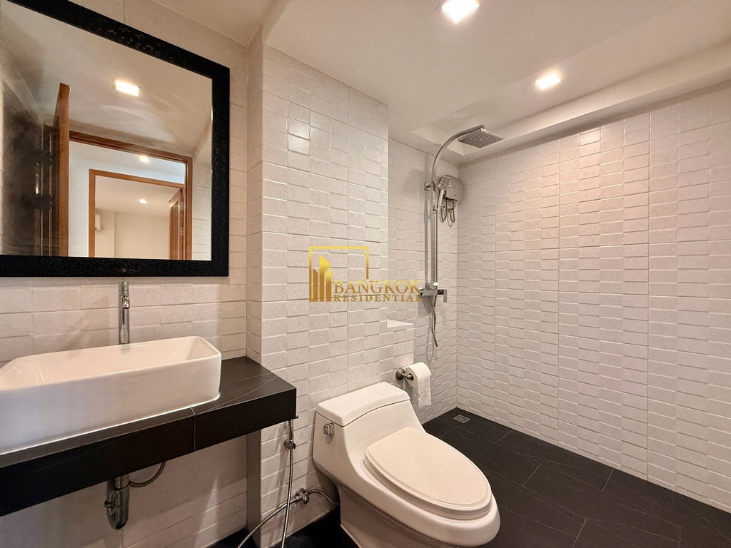 รูป Stunning 5 Bedroom Townhouse For Rent in Ekkamai Area - BR8804TH - รูปที่ 35/47