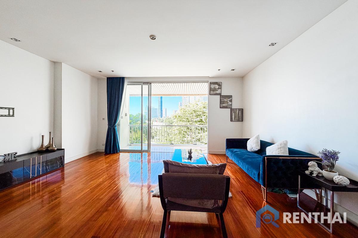 picture Beachfront Condo in Wongamat with Private Beach Access for Sale - 10/25