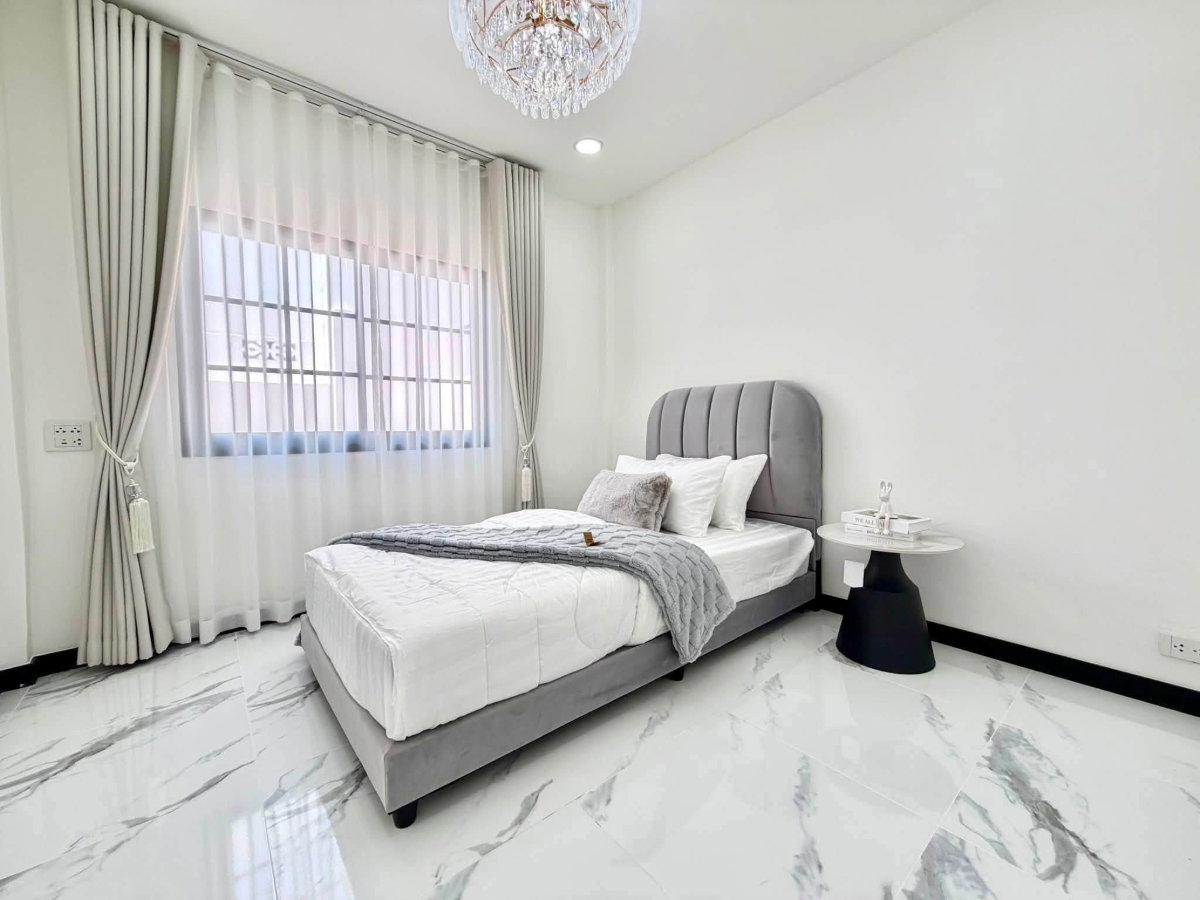 รูป บ้านเดี่ยวพื้นที่กว้าง ตกแต่งครบพร้อมอยู่ ทำเลหนองใหญ่ ใกล้พัทยาเหนือ-มอเตอร์เวย์ - รูปที่ 11/22
