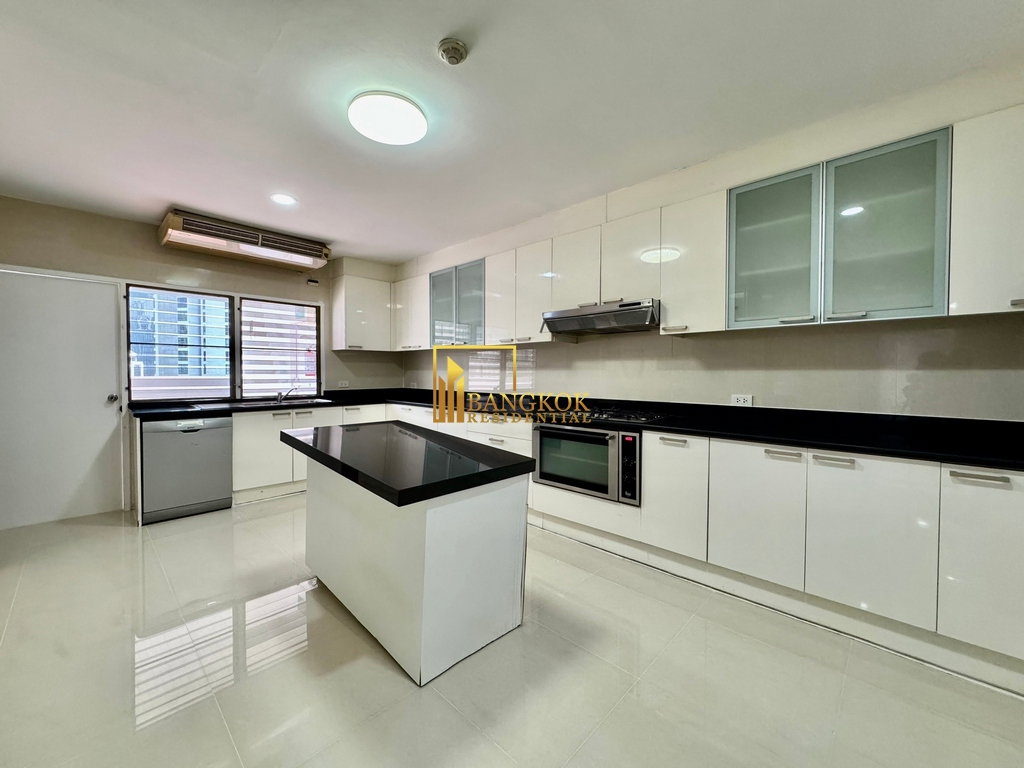 picture Impressive 3 Bed Apartment in Phrom Phong Area - BR21182AP - 13/55
