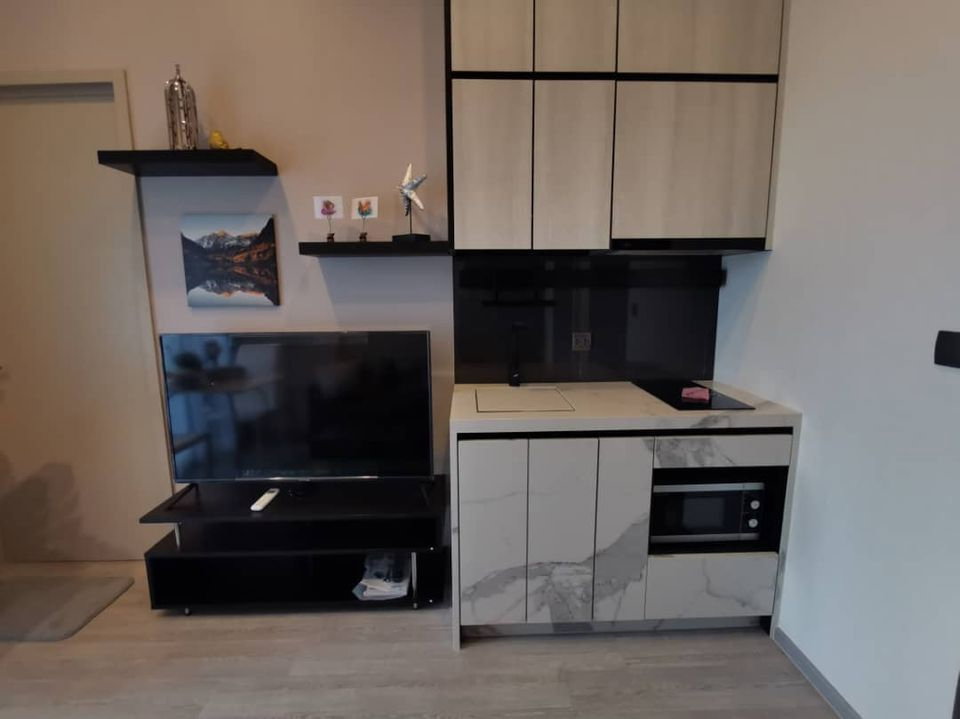 picture Condo for RENT: The Line Sukhumvit 101 𝐒𝐢𝐳𝐞 : 27 sqm. 𝐓𝐲𝐩𝐞 : 1 Bed 1 Bath /City view / Balcony 𝐅𝐥𝐨𝐨𝐫 : 27th ✅ Fully furnished - 8/12