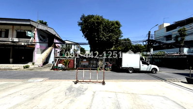 ที่ดิน ถนนลาดพร้าว : ขายด่วน! ที่ดิน ย่านลาดพร้าว 107 แยก16 แปลงมุม แถมบ้าน 2 ชั้น พื้นที่ 192 ตรว. ราคาพิเศษเพียง 14.5 ล้านบาท ตรงข้าม ม.RBAC ใกล้รถไฟฟ้าสายสีเหลือง!