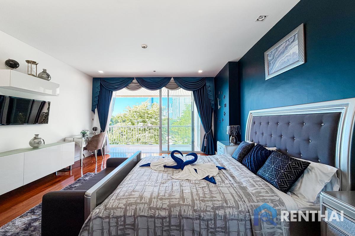 picture Beachfront Condo in Wongamat with Private Beach Access for Sale - 13/25