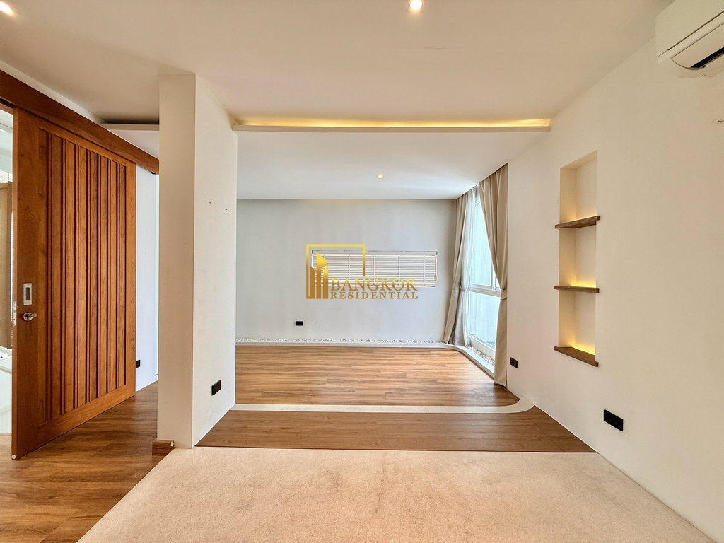 รูป Stunning 5 Bedroom Townhouse For Rent in Ekkamai Area - BR8804TH - รูปที่ 39/47