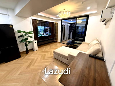 Condos for rent : 60 sqm modern condo with balcony at Centurion Park Phaya Thai