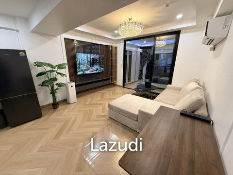60 sqm modern condo with balcony at Centurion Park Phaya Thai