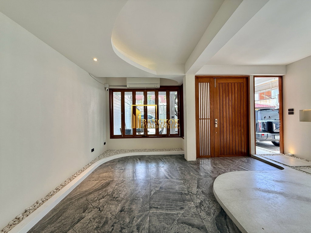รูป Stunning 5 Bedroom Townhouse For Rent in Ekkamai Area - BR8804TH - รูปที่ 6/47