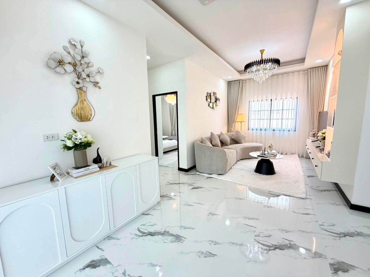 รูป บ้านเดี่ยวพื้นที่กว้าง ตกแต่งครบพร้อมอยู่ ทำเลหนองใหญ่ ใกล้พัทยาเหนือ-มอเตอร์เวย์ - รูปที่ 10/22