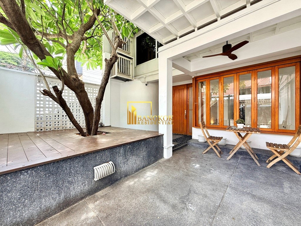 รูป Stunning 5 Bedroom Townhouse For Rent in Ekkamai Area - BR8804TH - รูปที่ 2/47