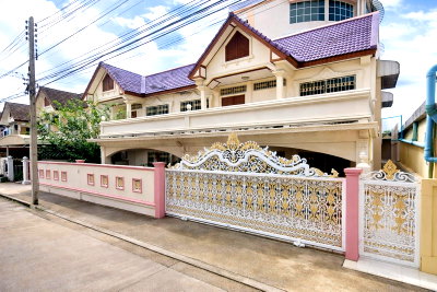 Houses for rent Chonburi : Sukhumvit Road, Na Kluea, Bang Lamung, 2-story detached house, 3 bedrooms, 3 bathrooms, near Marywit Pattaya School, 250 m., 100 sq m., 400 sq m.