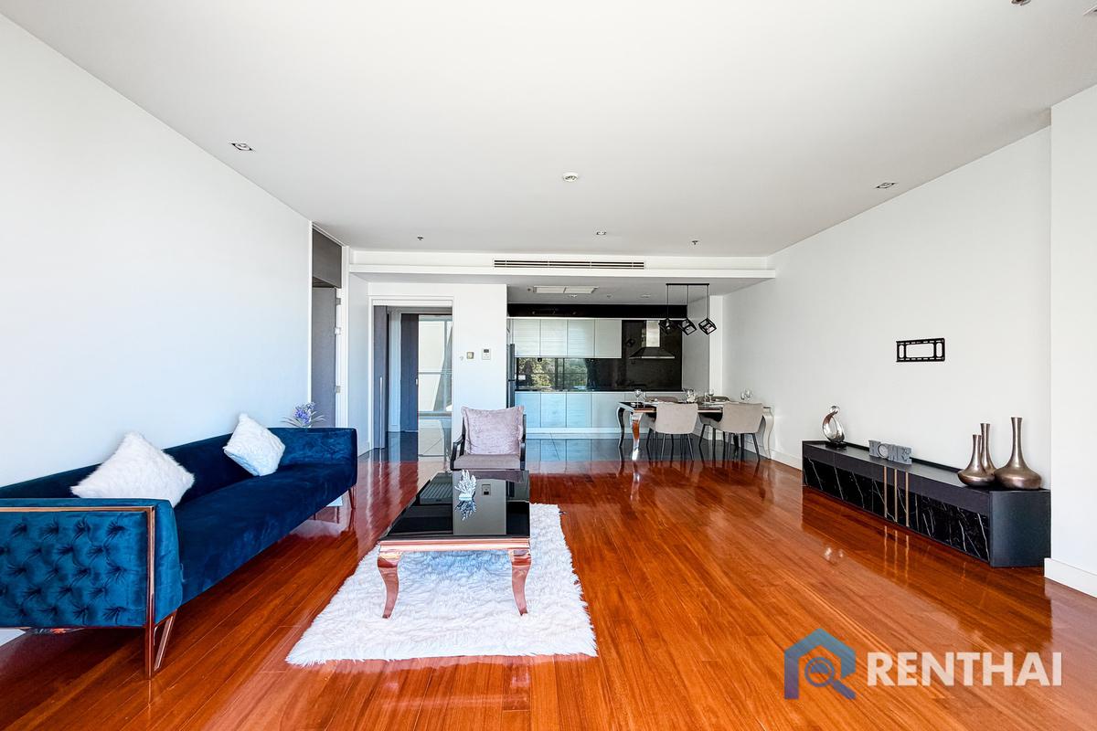 picture Beachfront Condo in Wongamat with Private Beach Access for Sale - 1/25