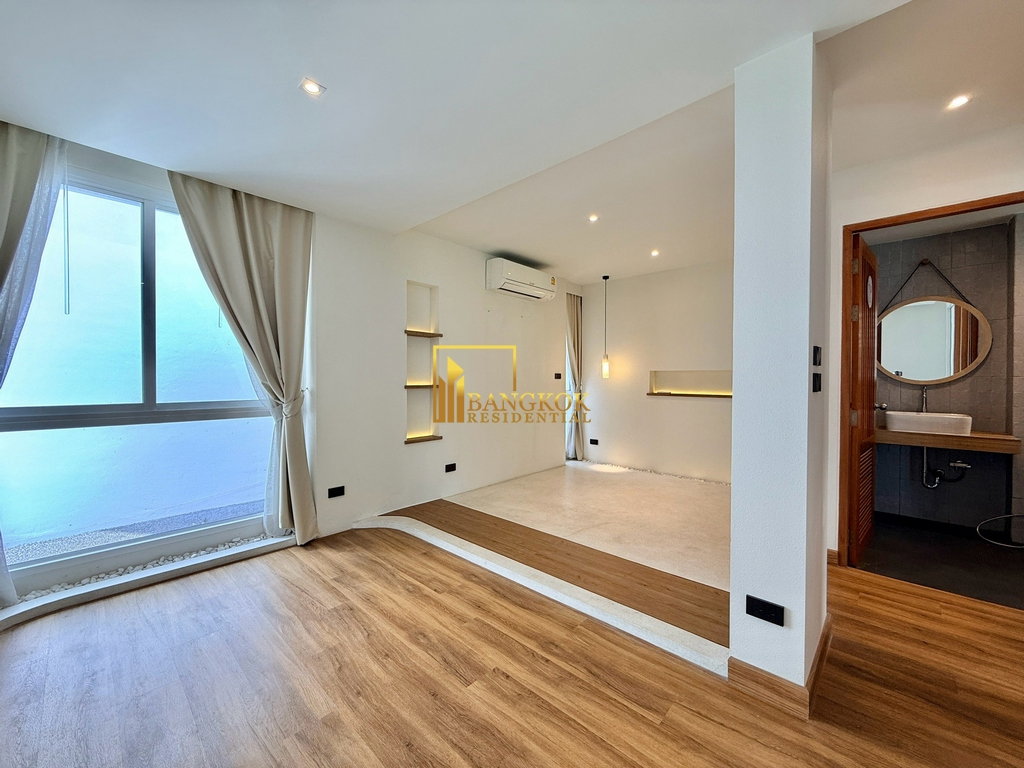 รูป Stunning 5 Bedroom Townhouse For Rent in Ekkamai Area - BR8804TH - รูปที่ 41/47