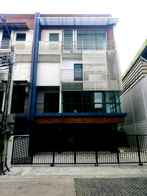 โฮมออฟฟิศให้เช่า : ให้เช่า Home office 4 ชั้น หลังมุม ซอยรามอินทรา 40 นวลจันทร์ โครงการ ดิสทริค เอกมัย-รามอินทรา (DISTRICT Ekkamai - Ramintra)  