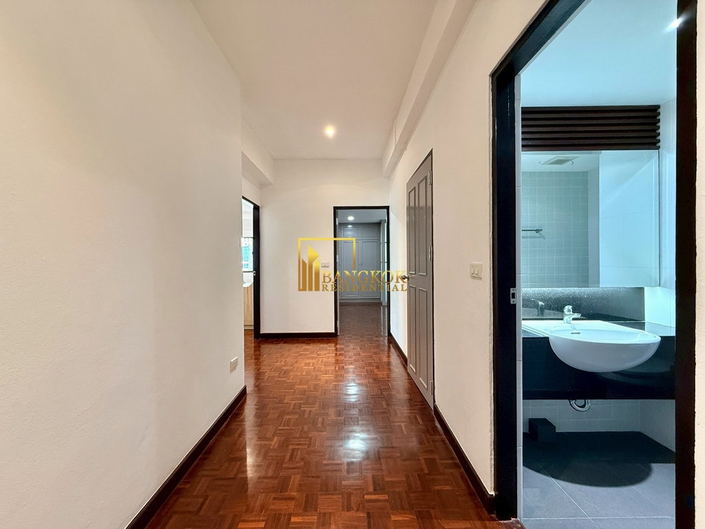 รูป Spacious 3 Bedroom Apartment For Rent in Phrom Phong Area - BR21180AP - รูปที่ 12/42