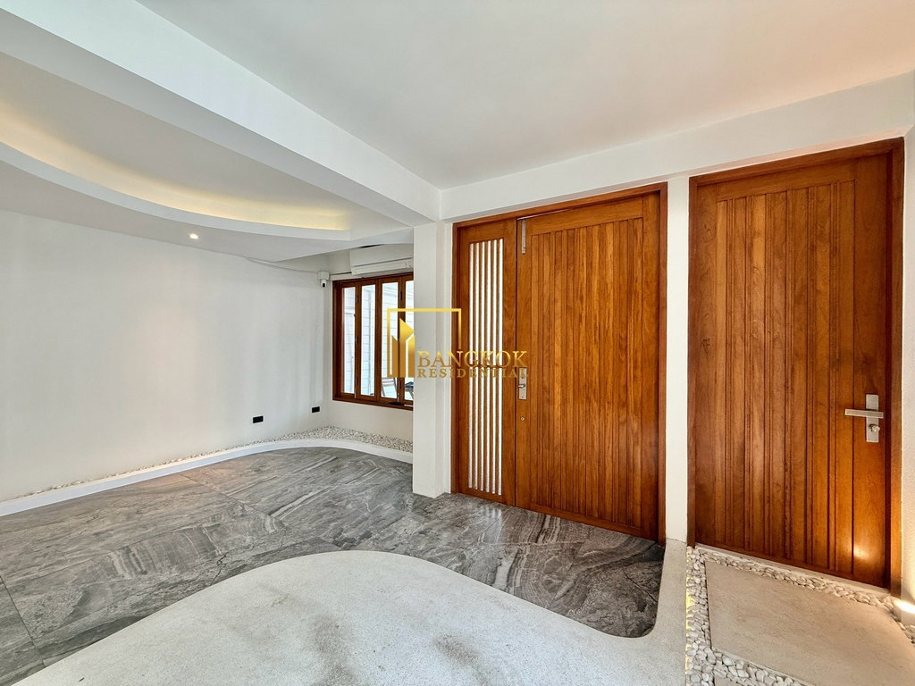 รูป Stunning 5 Bedroom Townhouse For Rent in Ekkamai Area - BR8804TH - รูปที่ 7/47