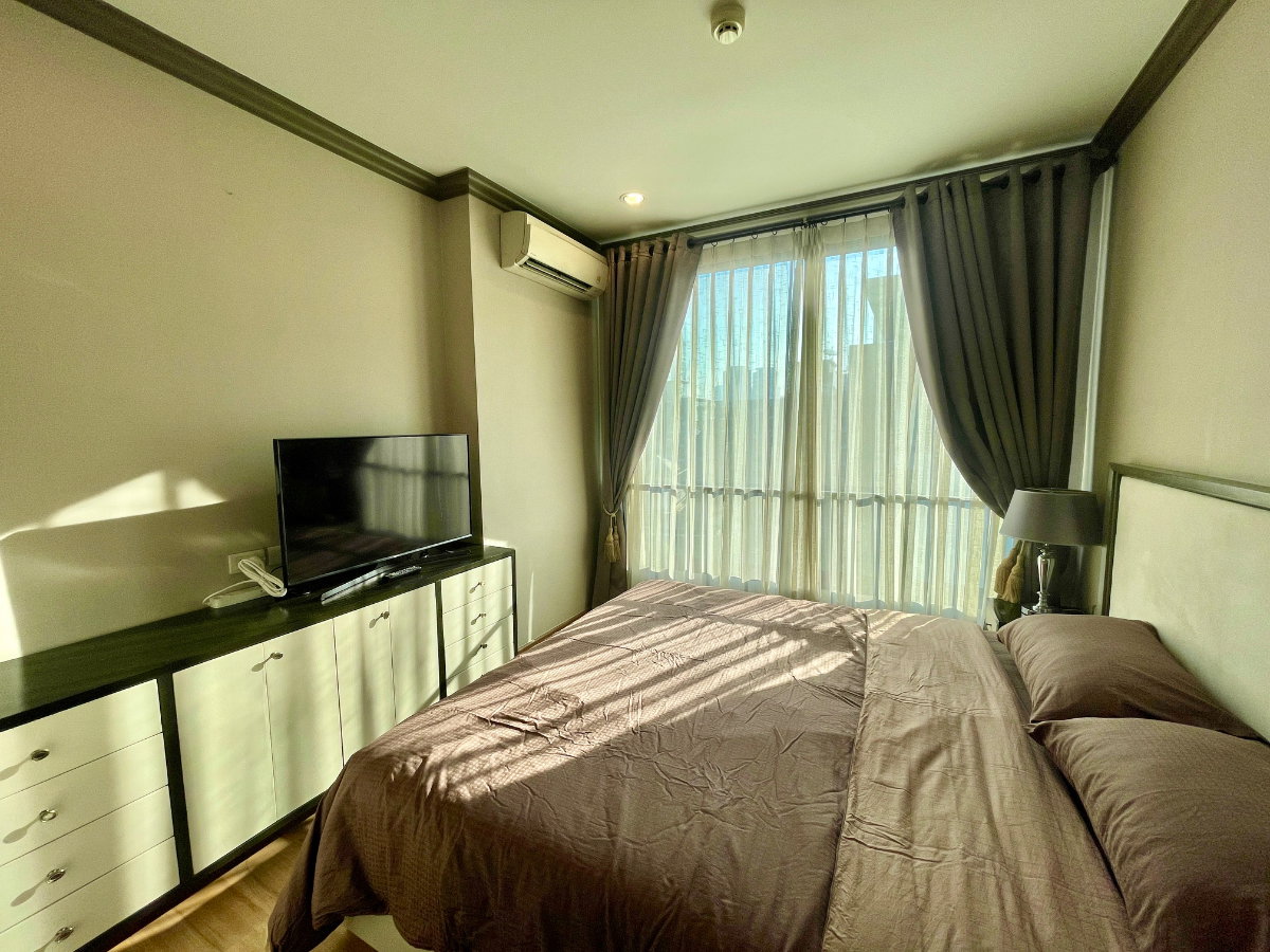 รูป Rare Find near Siam: Two Adjacent 1BR Units at The Reserve Kasemsan 3 (Option to Combine) – 7.6 MB Each - รูปที่ 13/20