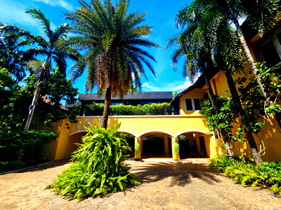 บ้านเดี่ยว กรุงเทพมหานคร : บ้านเดี่ยวสไตล์ Grand Tropical  ใจกลางประชาชื่น พื้นที่ระดับคฤหาสน์ 225 ตร.วา | พื้นที่ใช้สอย 618 ตร.ม. สงบ เป็นส่วนตัว ติดด่านทางด่วนประชาชื่น 