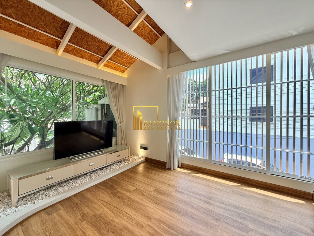 รูป Stunning 5 Bedroom Townhouse For Rent in Ekkamai Area - BR8804TH - รูปที่ 21/47